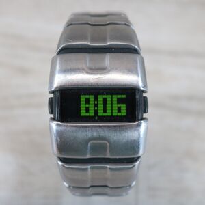 Nike D-Line (WC0008-001 "Big Al") Watch – Pre-Owned, New Battery, Round, Silver